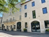 Avant-gardiste de l’œnotourisme en Côte d’Or, la Maison Olivier Leflaive à Puligny-Montrachet fait toujours de l’accueil des clients l’âme de la famille   