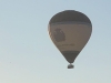 Rendez-vous insolite entre le soleil et une montgolfière