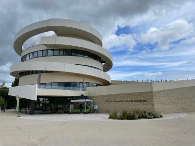 Beaune - Nouveaux panneaux touristiques sur l’A6, A31 et A36 pour valoriser la Cité des Vins et les Hospices de Beaune 