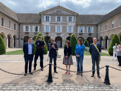 AGRESSIONS D’ELUS - Les Beaunois ont exprimé nombreux leur solidarité ce lundi midi