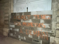 Colère agricole - Un mur symbolique érigé devant la sous-préfecture de Beaune