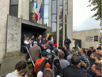 Mobilisation devant le Conseil régional à Dijon : des agriculteurs forcent l'entrée du bâtiment pour se faire entendre