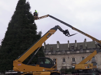 "C'est magique !" Le sapin de Noël géant de Dijon va décorer la Saint-Vincent tournante 2025