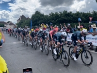 Le Tour de France en traversée de Meursault, une belle fête populaire