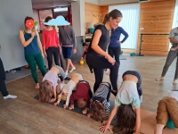 Beaune - Épanouissement des enfants par le yoga : Justine Bouley répand la sérénité cet été