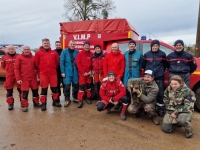 Il a passé près de 24 heures coincé dans une faille rocheuse : "Rosty", un Jack Russel terrier, est sauvé par les pompiers