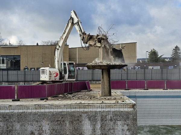 Beaune – Stade nautique : le plongeoir disparaît, place au renouveau