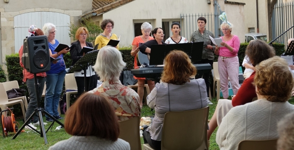 Festival Scène d'Eté de Beaune - Apéroésie : le toukan Toko a un ticket mercredi 2 août à 18 h 30 au Jardin Boussard de la Chapelle