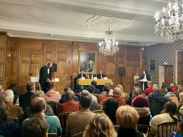 Hôtel-Dieu de Beaune - Justice pour Alardine ? Nicolas Rolin sur le banc des accusés ! Un procès vieux de 600 ans enfin résolu !