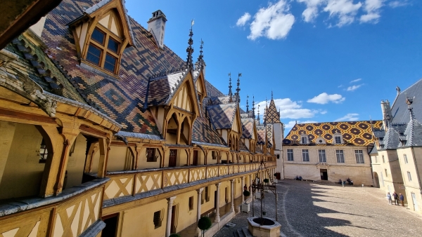 Beaune – Les incontournables de ce mois de juillet à l’Hôtel-Dieu 