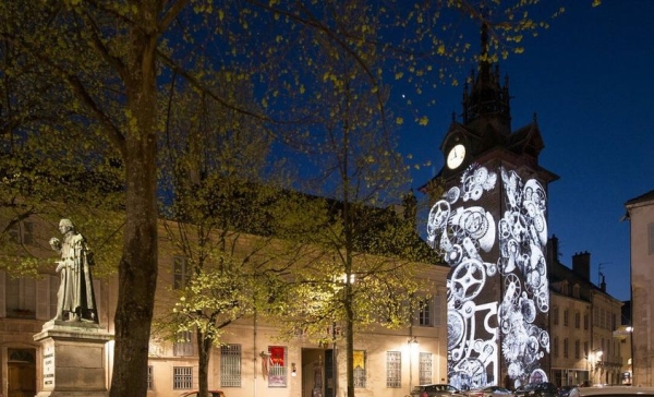 BEAUNE - Découvrez le beffroi à la tombée de la nuit !  