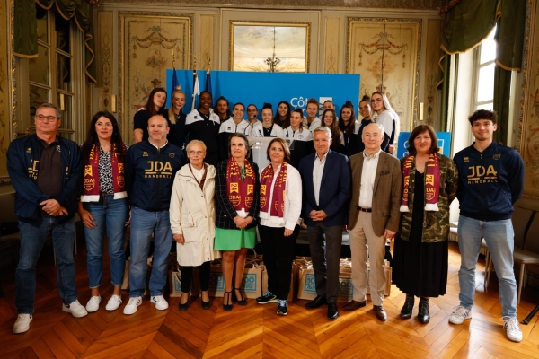 Les handballeuses de la JDA Dijon reçues au Département après la finale de la Coupe de France