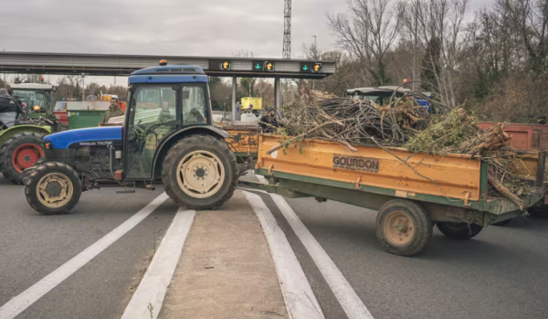 Colère des agriculteurs : des actions vont être menées dans "près de 85 départements" d'ici à vendredi, affirme le président de la FNSEA