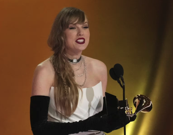 Grammy Awards : Taylor Swift remporte l'album de l'année pour la quatrième fois, un record