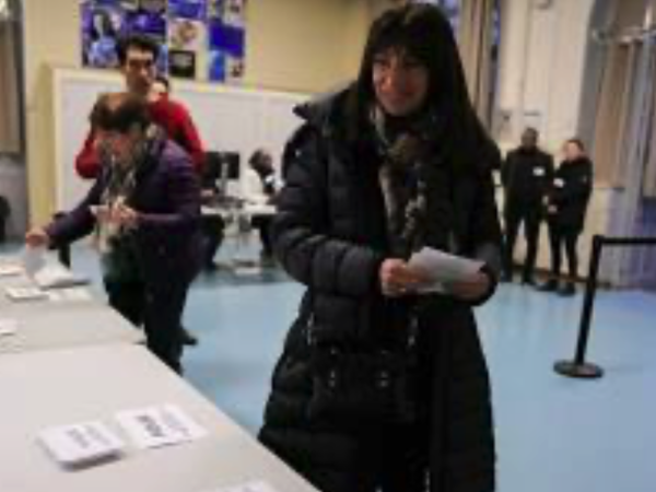 SUV à Paris : le triplement des tarifs de stationnement pour les «voitures lourdes» voté à une courte majorité