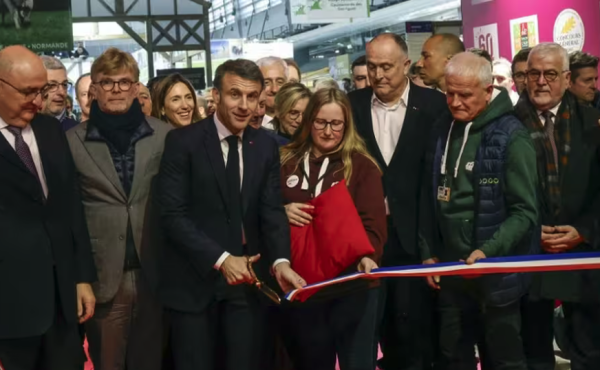 Emmanuel Macron inaugure le Salon de l'agriculture sous les sifflets et les huées