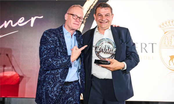 Albert Bichot reçoit un prestigieux trophée lors des IWC Awards 2024