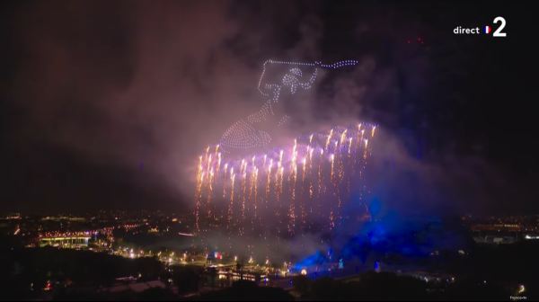 14-Juillet à la Tour Eiffel - Revivez le feu d’artifice olympique et ses 1 000 drones lumineux