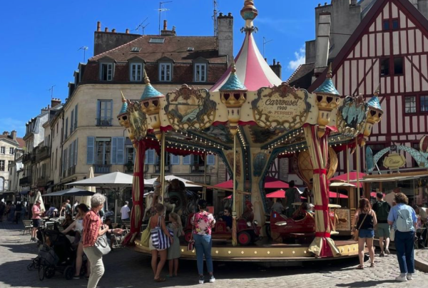 Dijon : une plainte déposée après un nouveau départ d'incendie au manège du Bareuzai