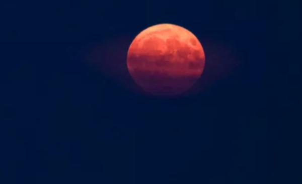 Les spectaculaires photos de la super lune « bleue », visible dans le monde entier