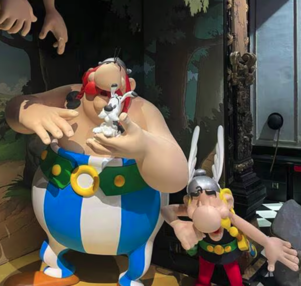 Pour leurs 65 ans, Astérix, Obélix et Idéfix entrent au Musée Grévin… avec un Romain