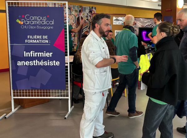 Une journée portes ouvertes au campus paramédical du CHU de Dijon pour découvrir les métiers de la santé