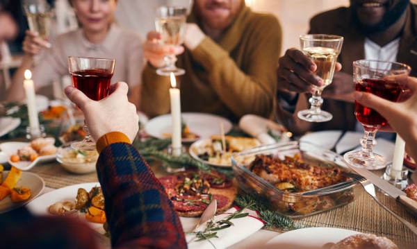 Pour 8 Français sur 10, le vin est un incontournable des fêtes de Noël  