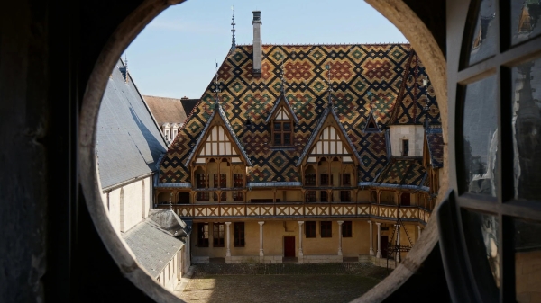 Beaune – La nouvelle programmation culturelle 2024 de l'Hôtel-Dieu met en lumière la Charité