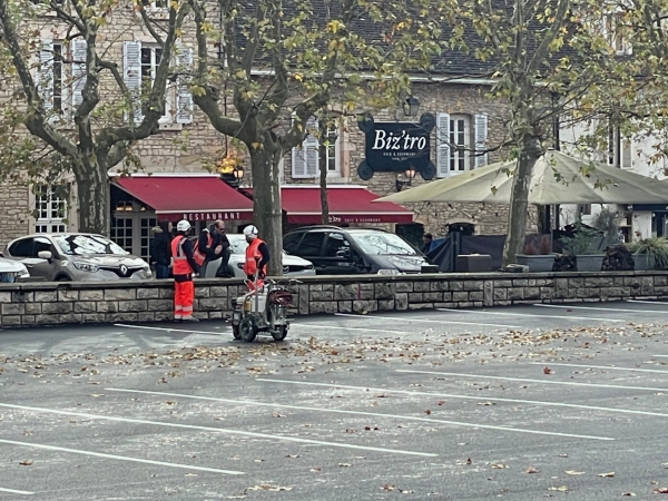 Photo du jour - Marquage au sol des places du parking Madeleine de Beaune