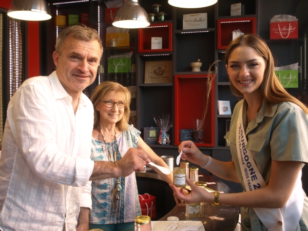 Lara Lebretton, Miss Bourgogne 2022, accueillie à la Moutarderie Fallot, partenaire historique du Comité Miss Bourgogne 