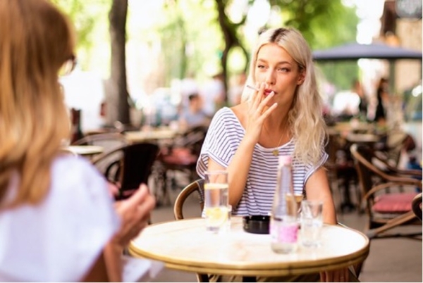 Vers une interdiction de la cigarette aux terrasses des bars et restaurants ?