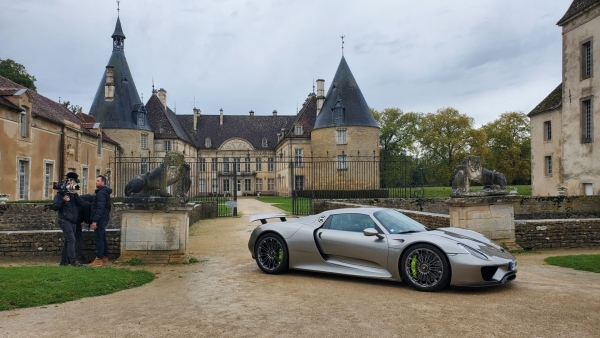 L'équipe de Top Gear France a choisi la Côte-d'Or pour une émission exceptionnelle au Château de Commarin et au circuit Dijon-Prenois