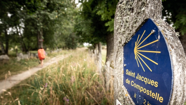 Agressions sexuelles en série sur les Chemins de Compostelle : les témoignages de femmes se multiplient sur la route du pèlerinage