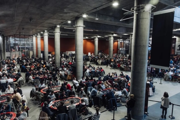 800 joueurs de poker attendus à Dijon : une ambiance digne des plus grands casinos du monde