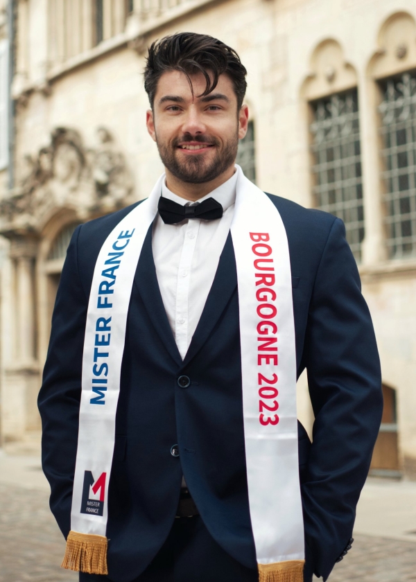 Tristan Duarte (Bourgogne) sur le podium de Mister France 